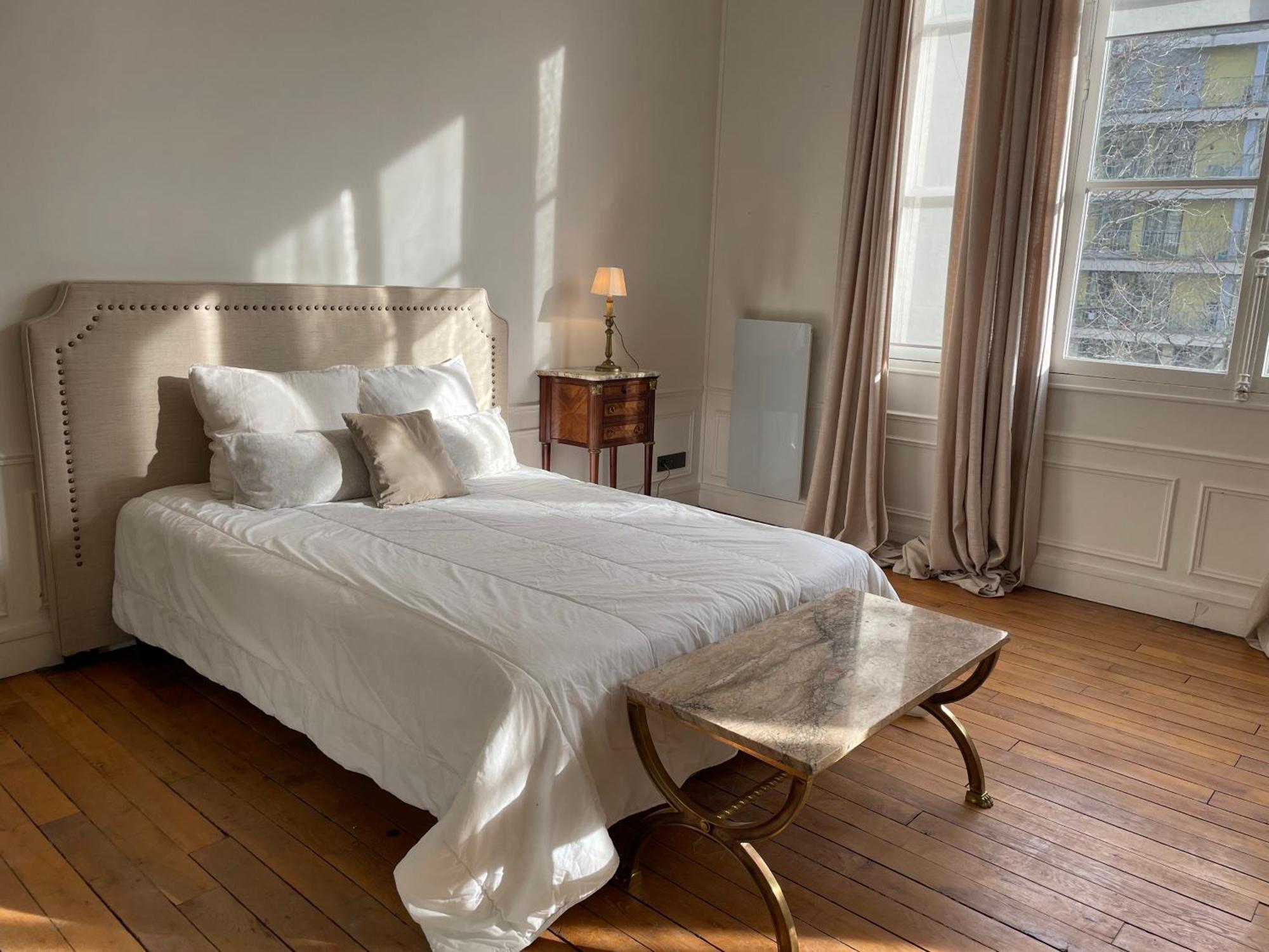 7eme Invalides/ Tour Eiffel 1er Etage Apartamento