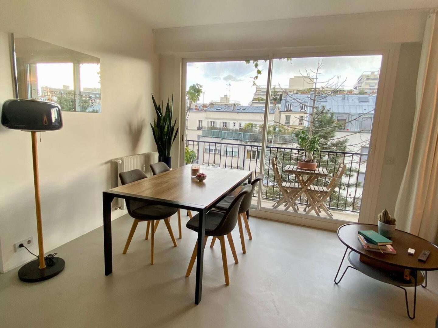 Moderne, Vue Sur Les Toits Et Plein Sud