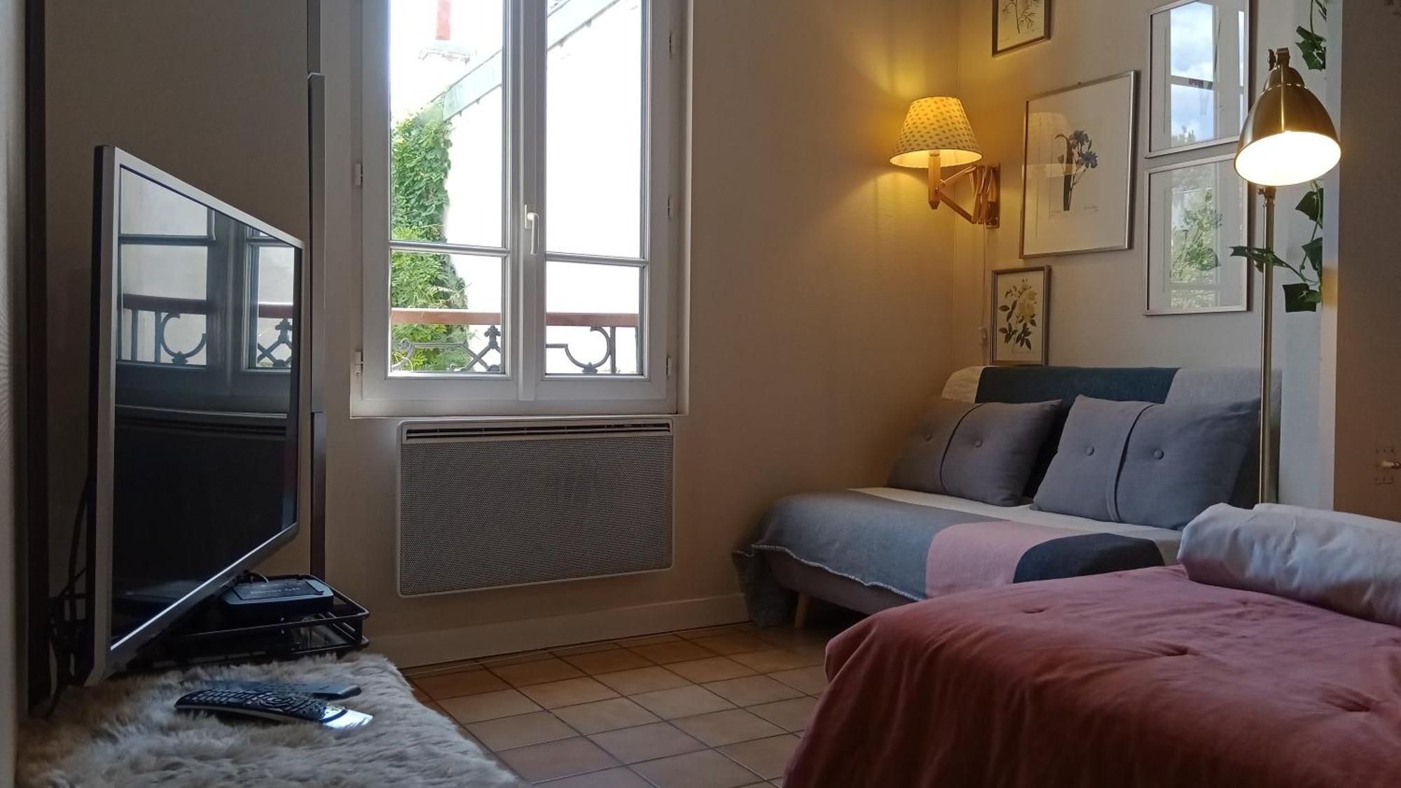 Authentic House Small, Bright And Calm