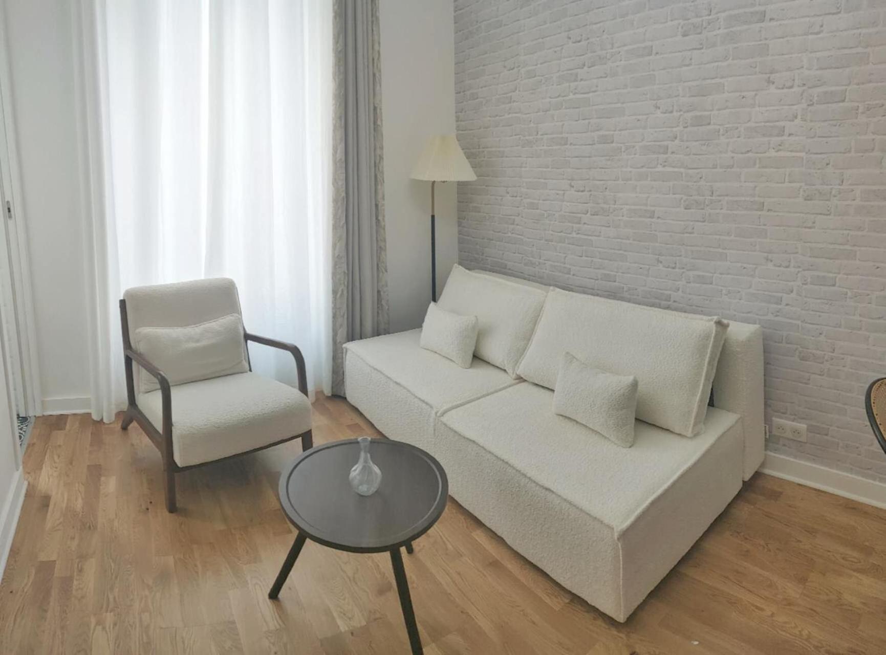 Stylish Parisian Flat Near Eiffel Tower