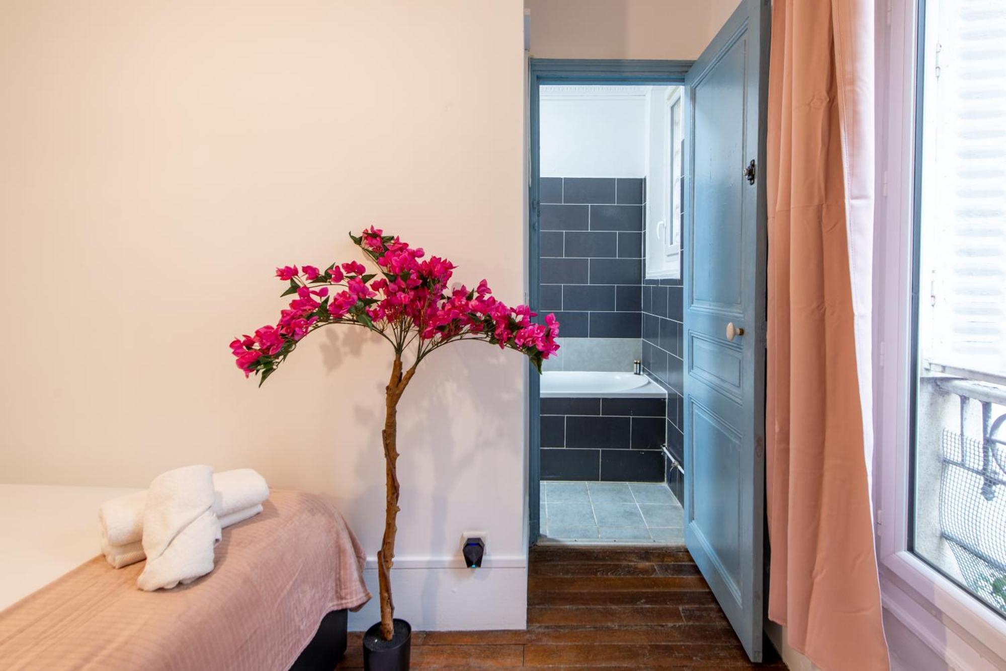 Apartment Stylish 2-bedroom Near The Famous Moulin Rouge