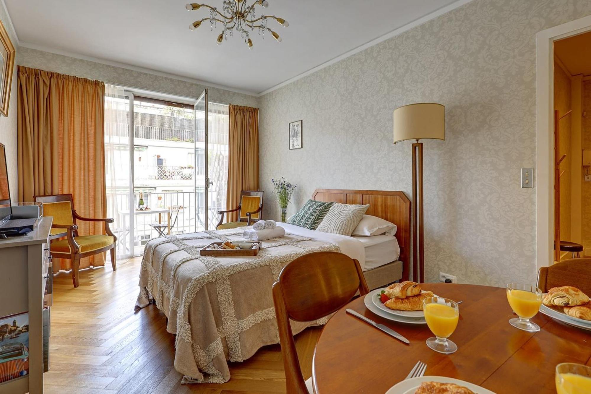 Appartement Eiffel Tower - 1br With Balcony - Cityapartmentstay