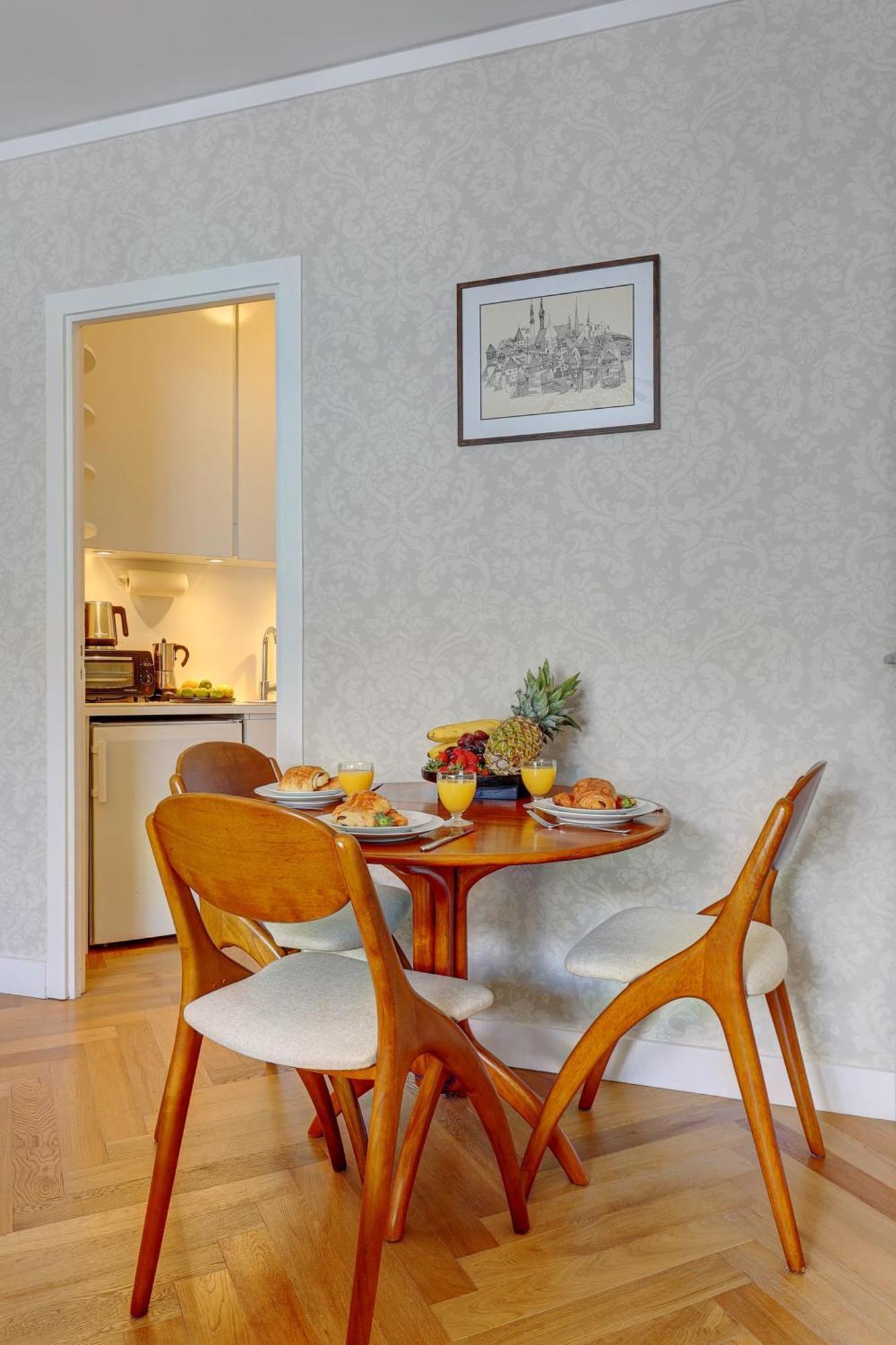Appartement Eiffel Tower - 1br With Balcony - Cityapartmentstay