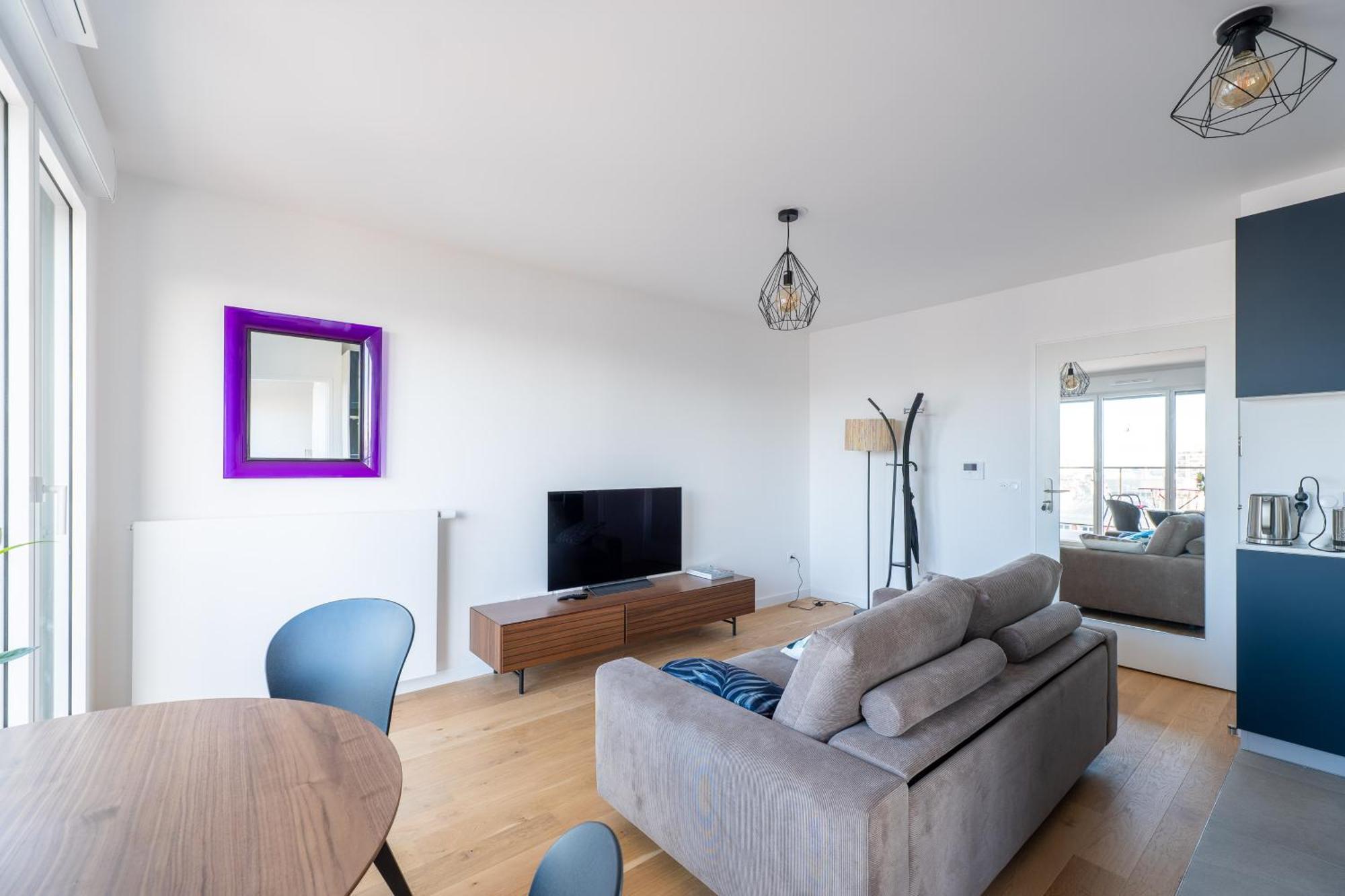 Elegant Flat With Terrace In The Heart Of