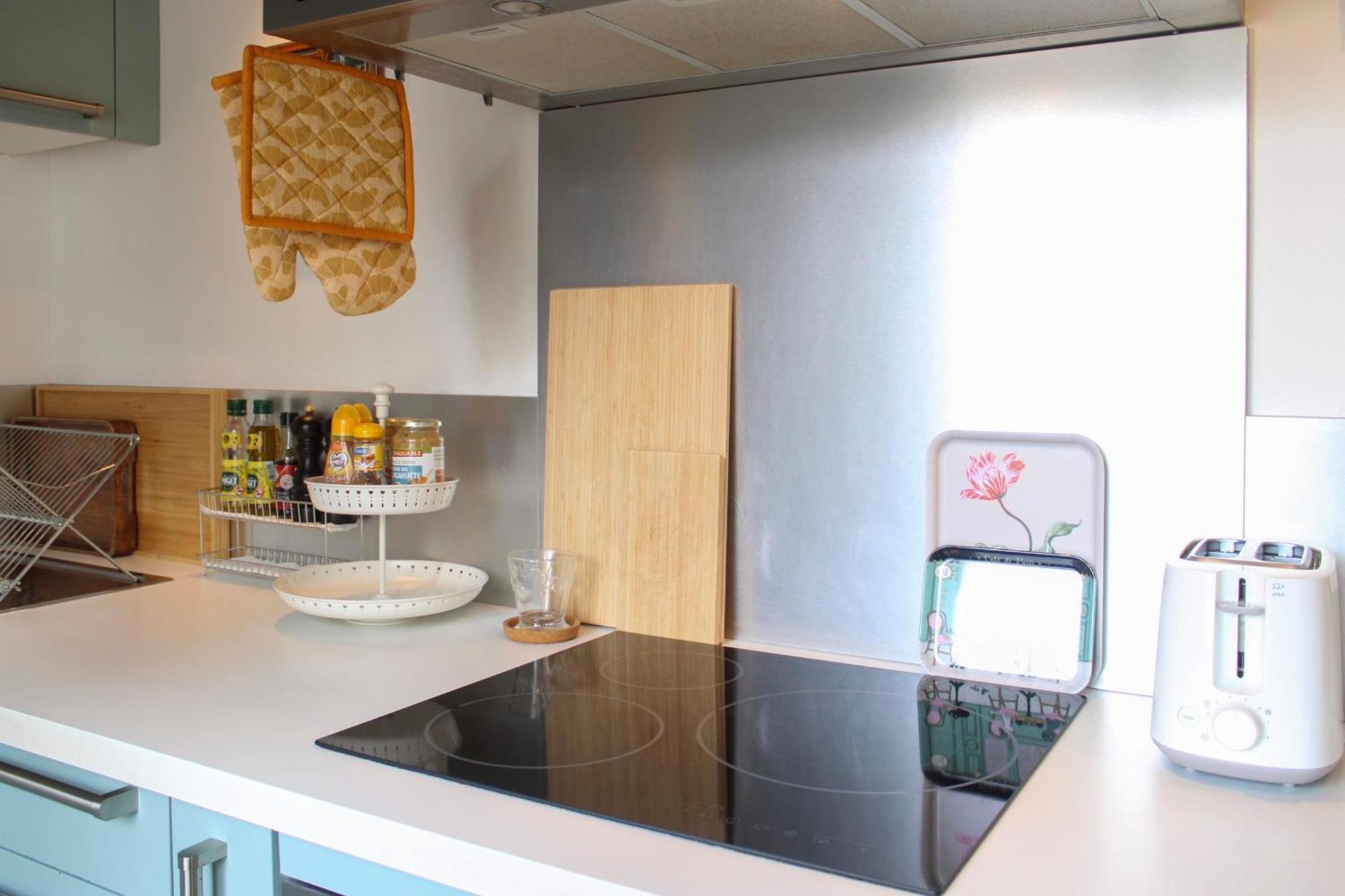 Bright And Quiet 25 M Apartment