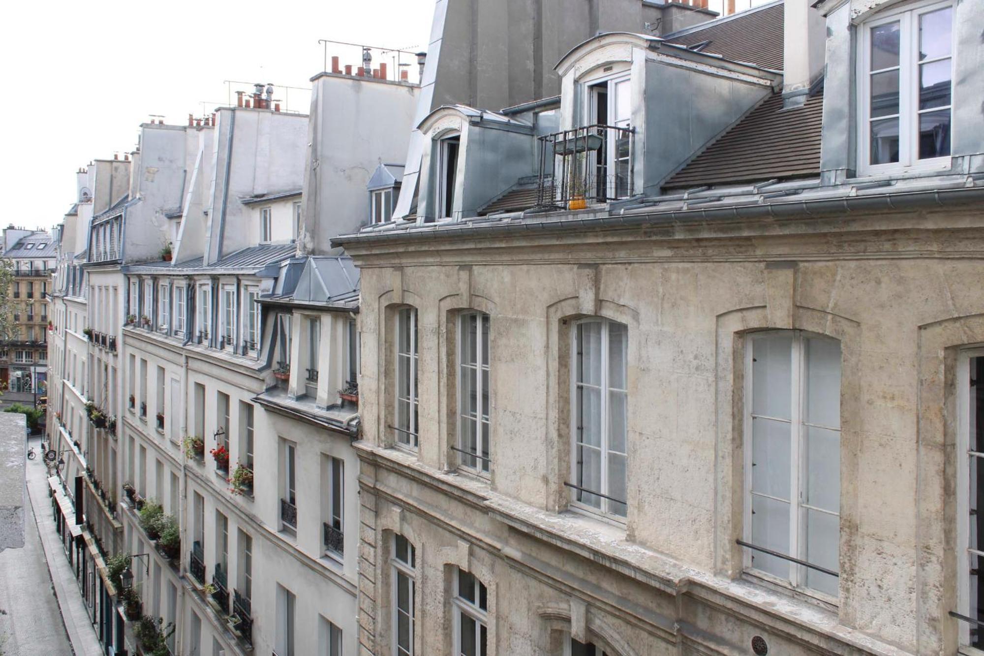 Bright And Quiet 25 M Apartment Paris