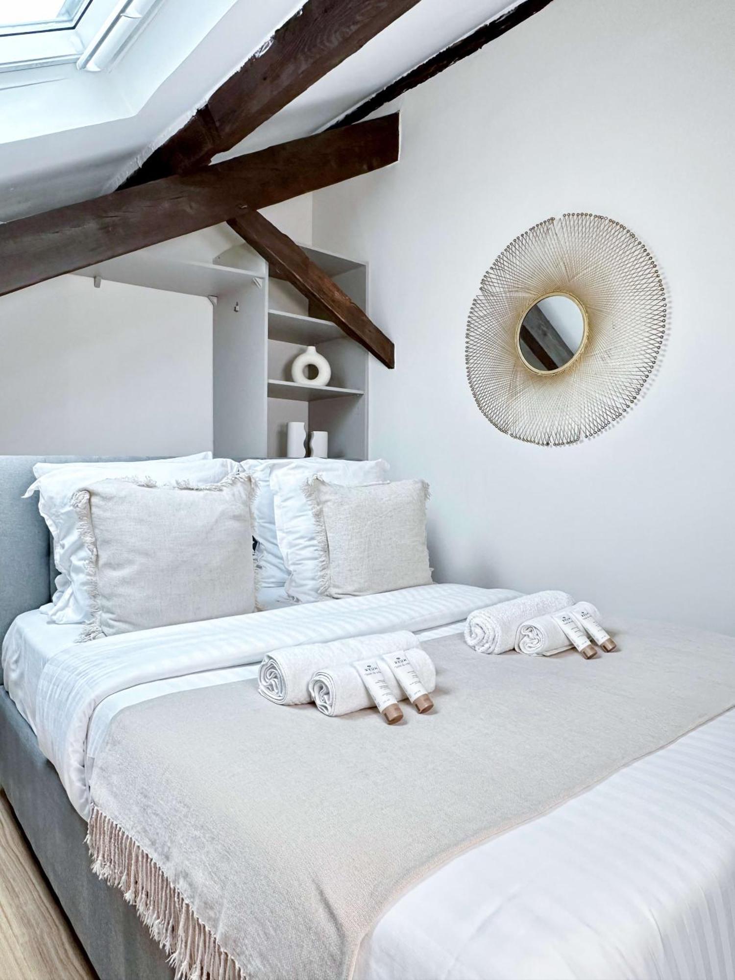 Stylish Duplex In Front Of Buttes-chaumont *
