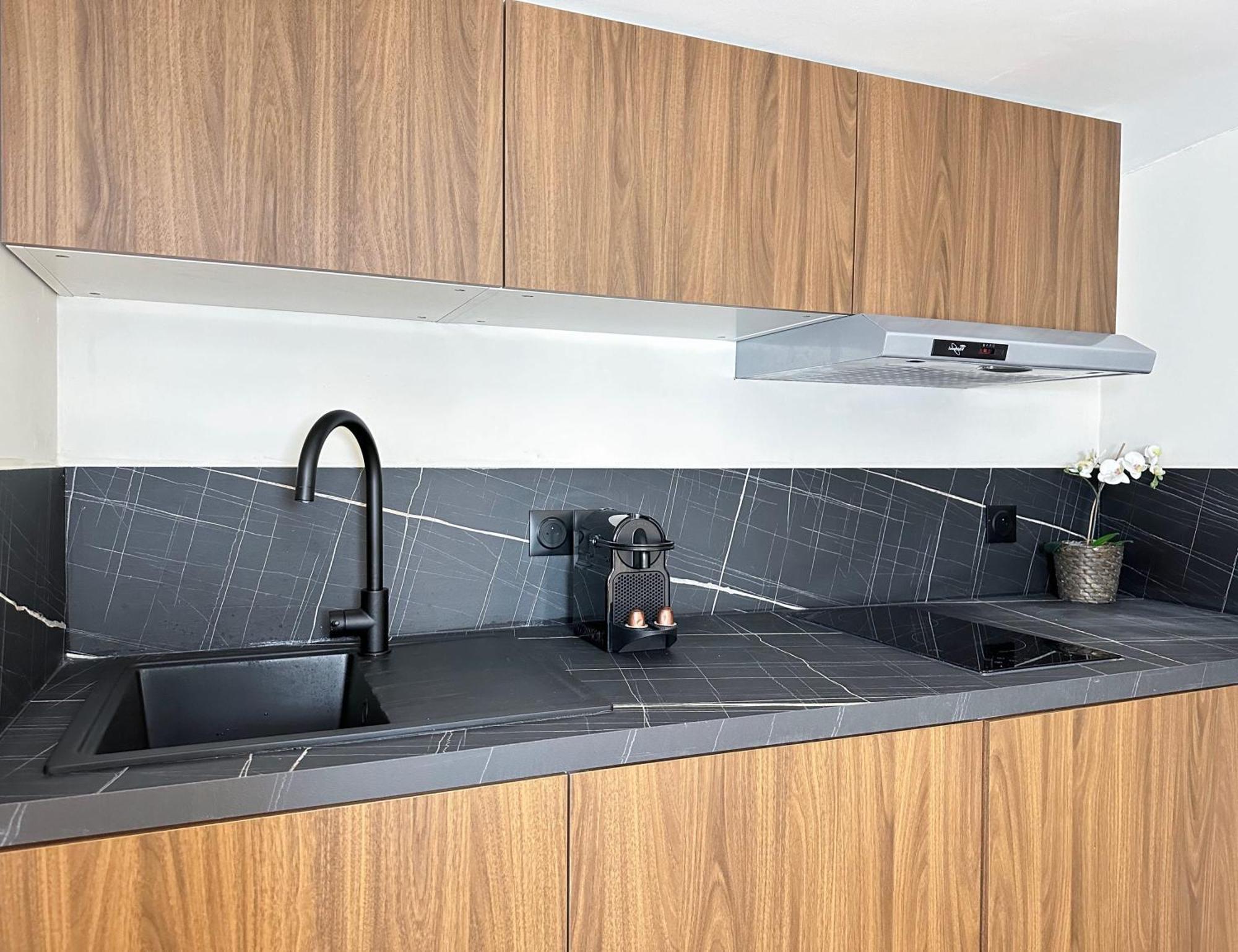 Stylish Duplex In Front Of Buttes-chaumont Paris