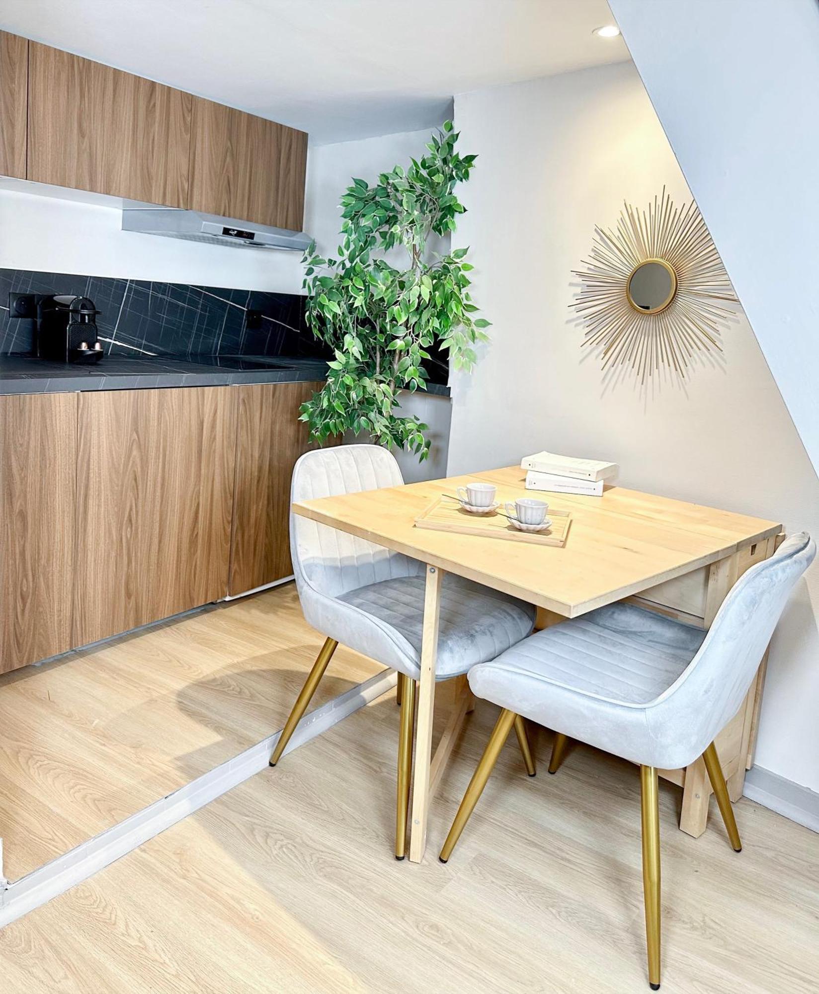 Stylish Duplex In Front Of Buttes-chaumont Apartment *