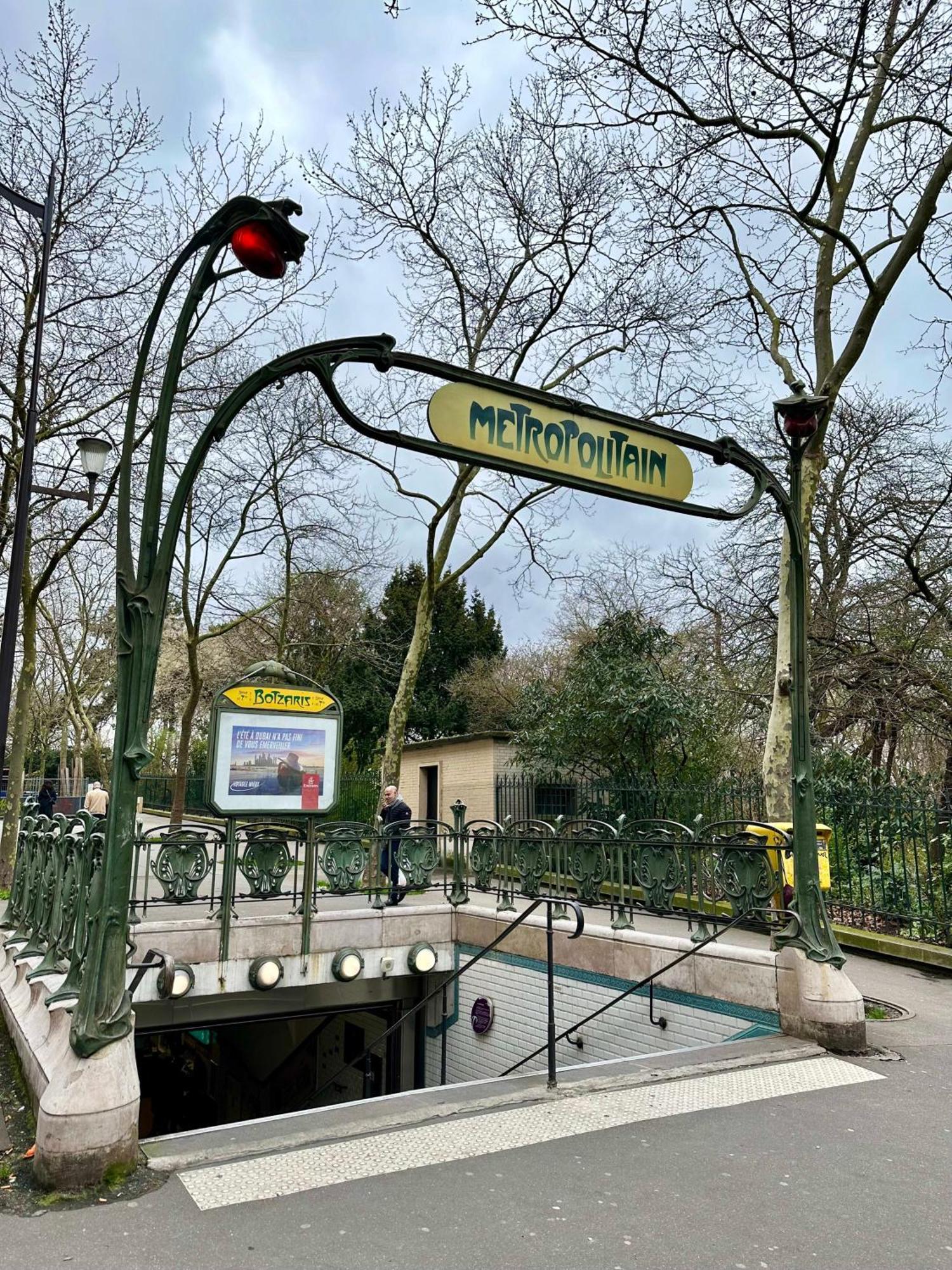 Stylish Duplex In Front Of Buttes-chaumont Paris