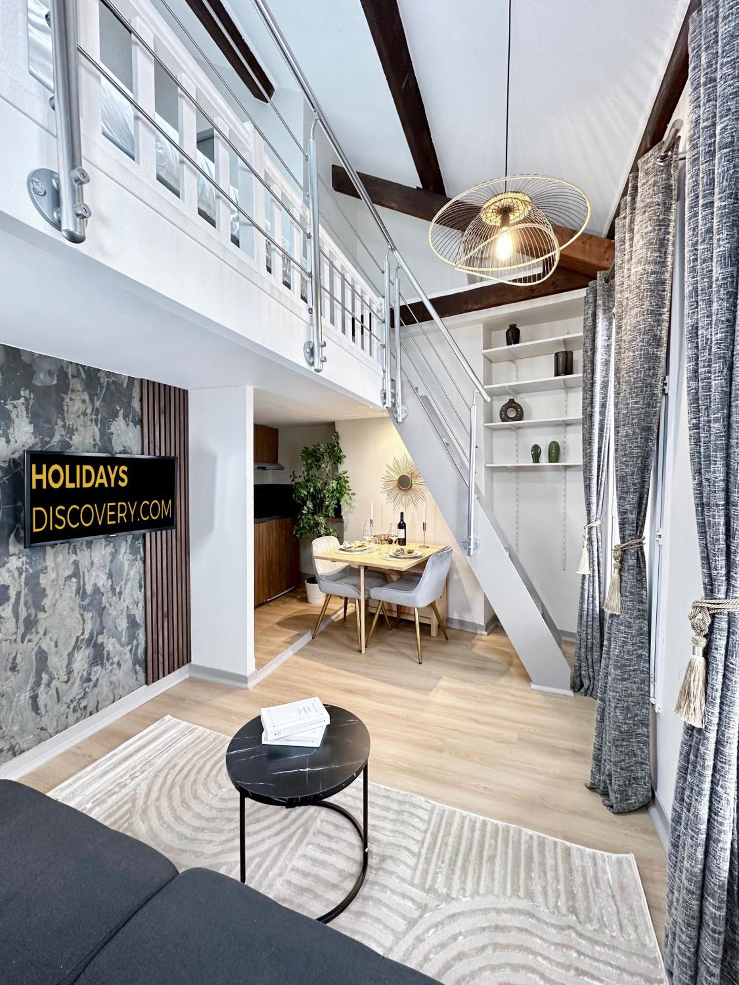 Stylish Duplex In Front Of Buttes-chaumont Apartment *