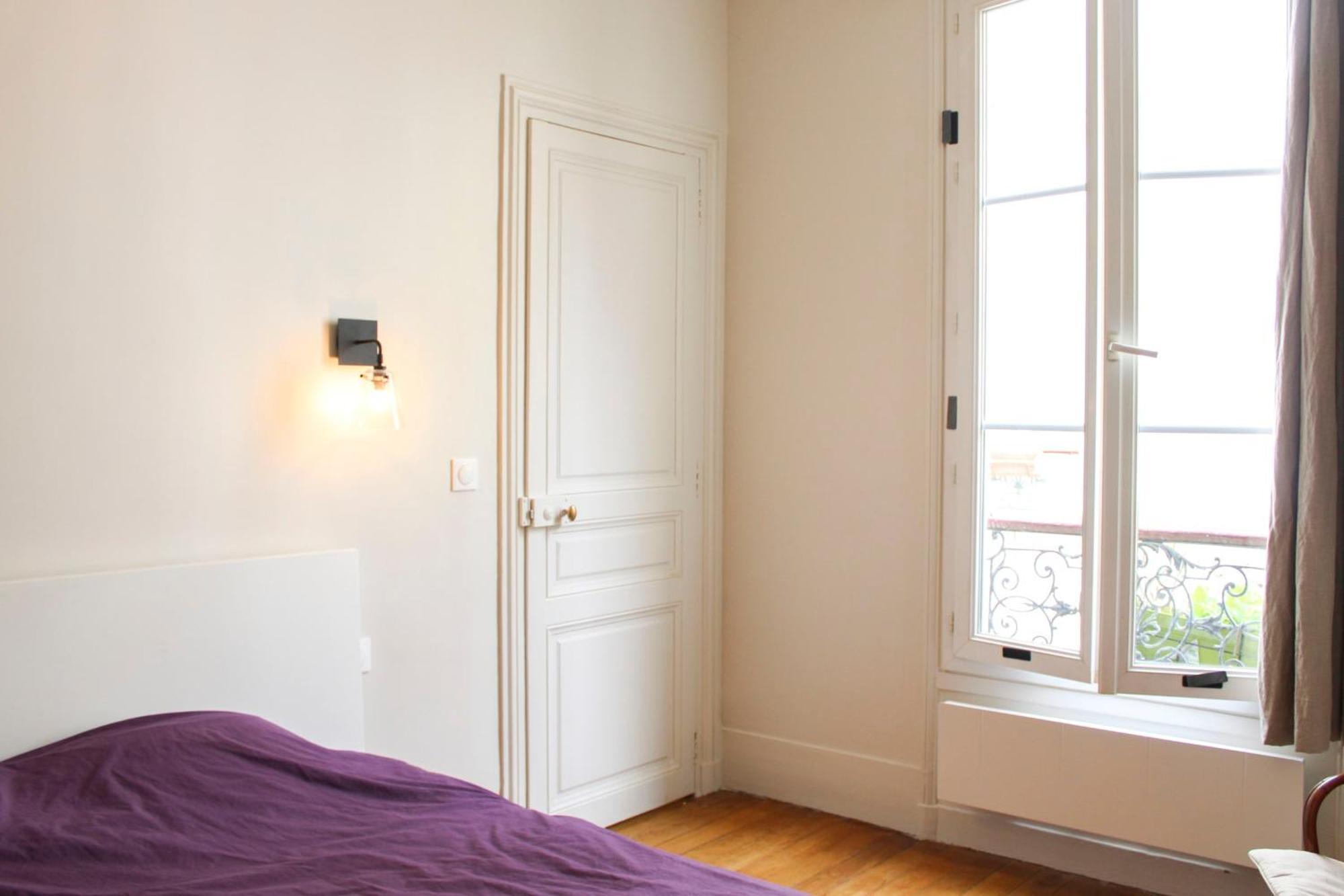 Bright 35 M Close To The Bastille *