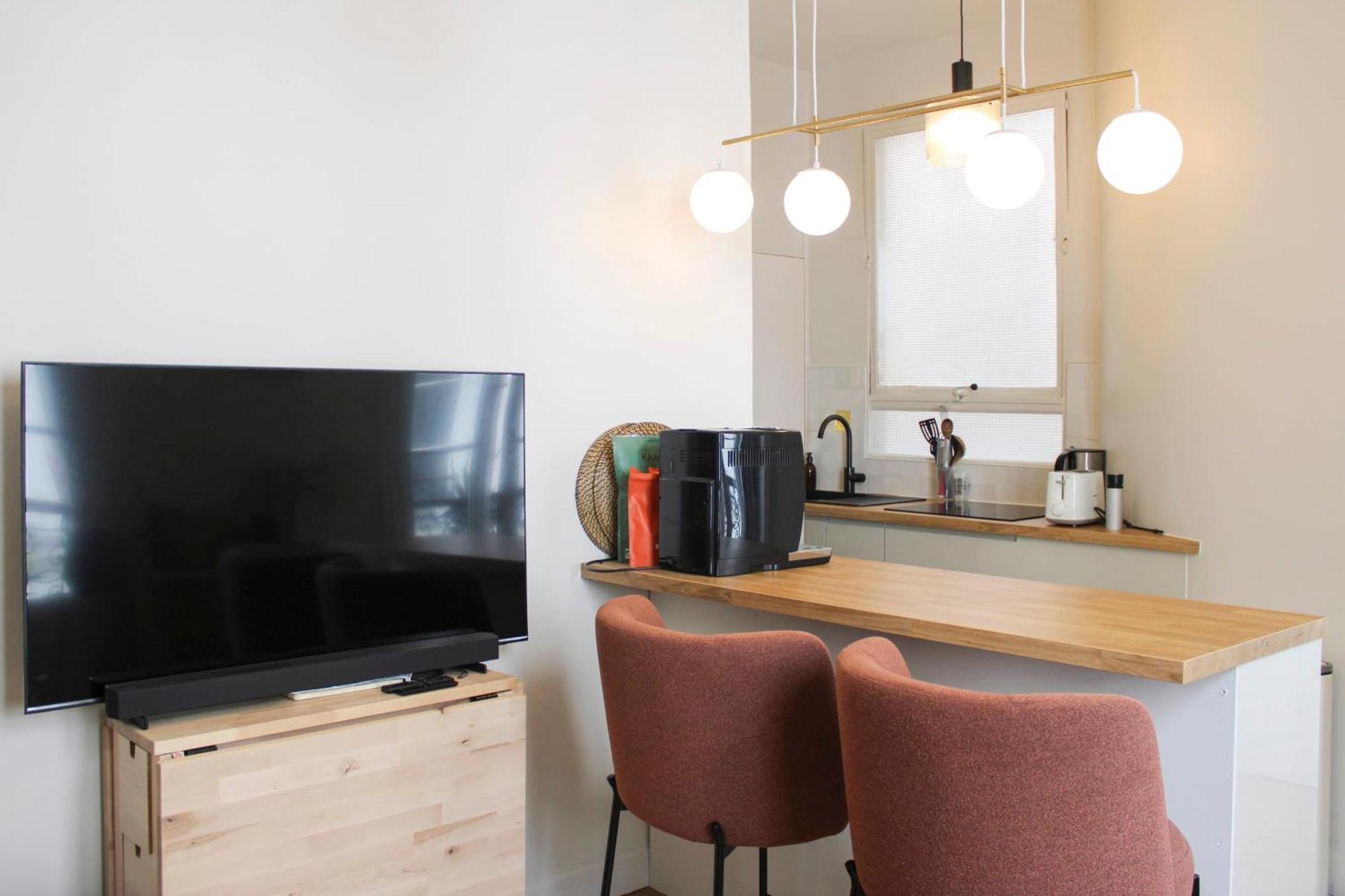 Bright 35 M Close To The Bastille Paris