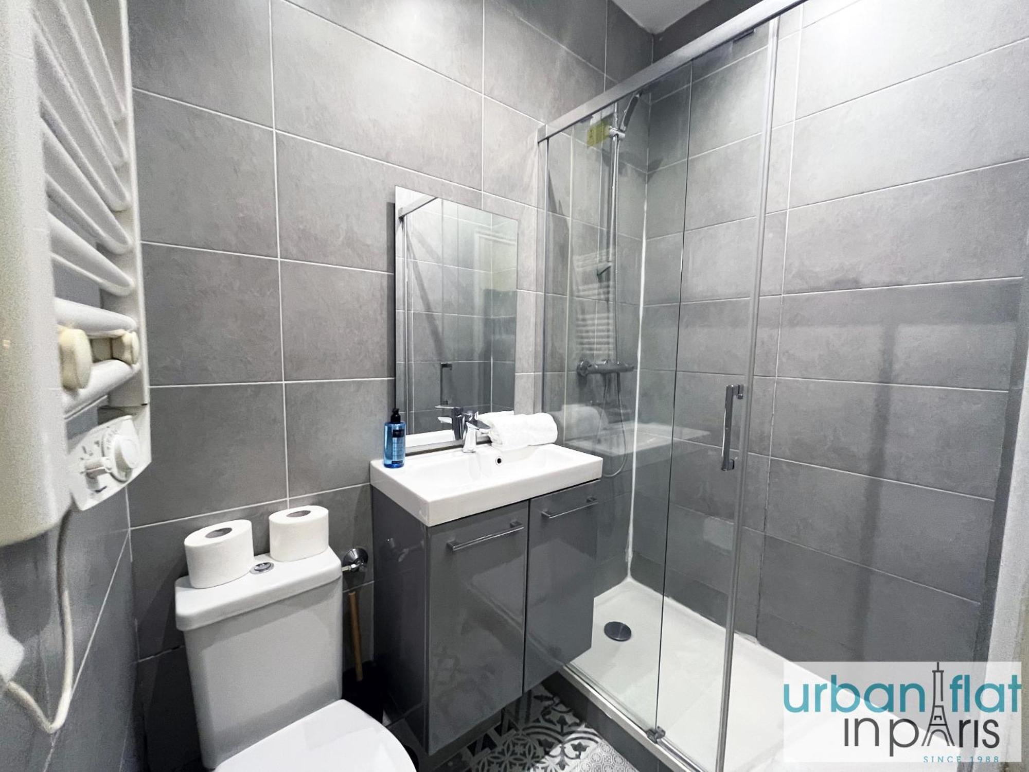 Urban Flat 05 - Spacious 1 Bedroom Parisian Flat Apartment