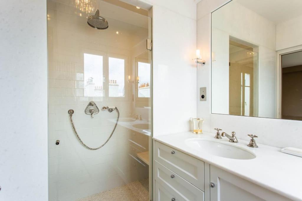New Rbnb Eiffel Tower Rooftop 360 Terrace View And Parking Appartement