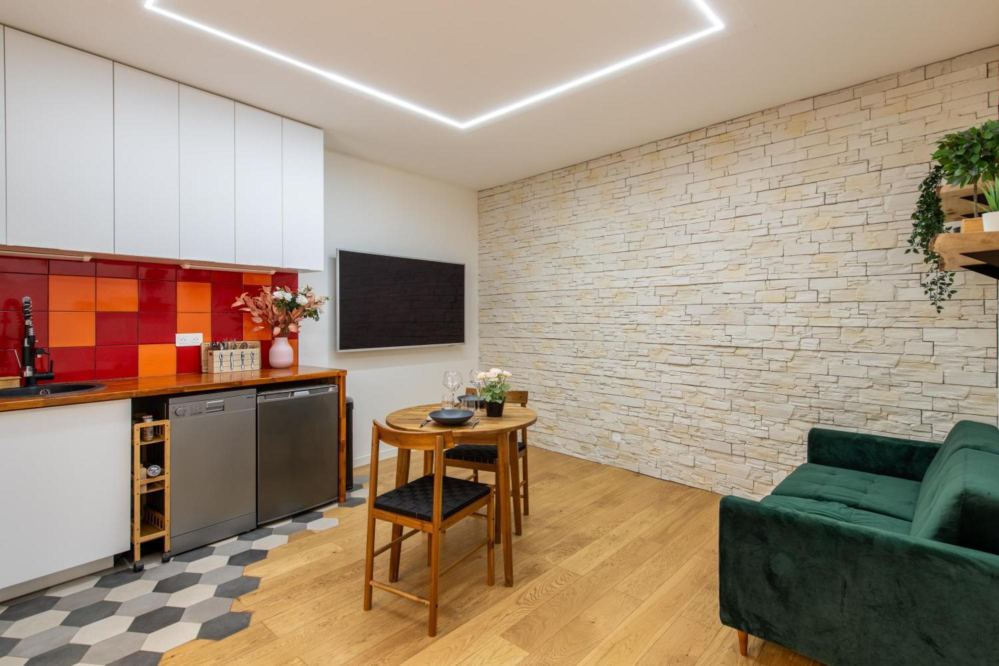Geranimus M : Heart Of With Patio * Paris
