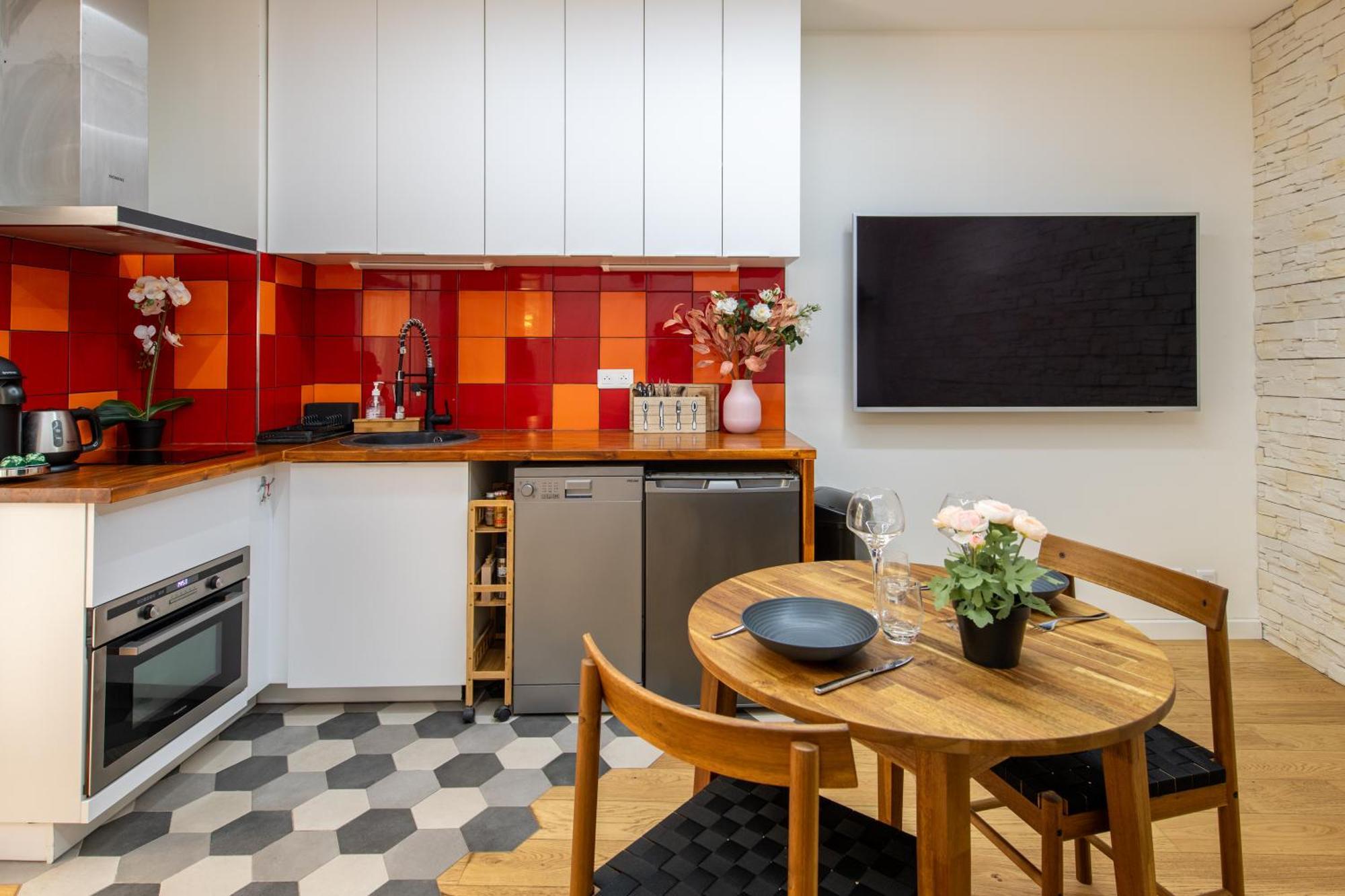 Geranimus M : Heart Of With Patio Apartment