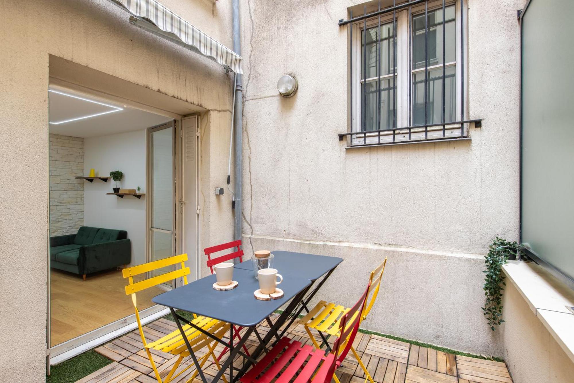 Geranimus M : Heart Of With Patio Apartment
