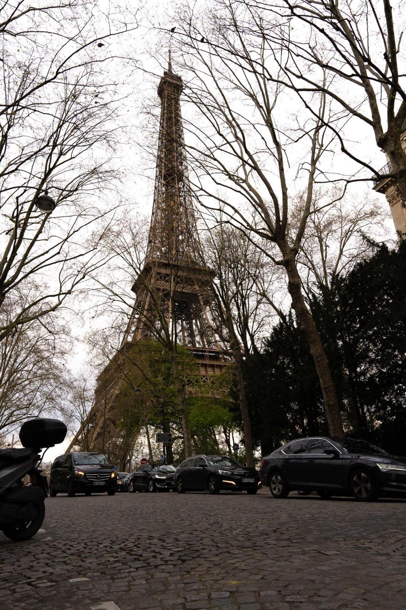 Apartment Face Tour Eiffel
