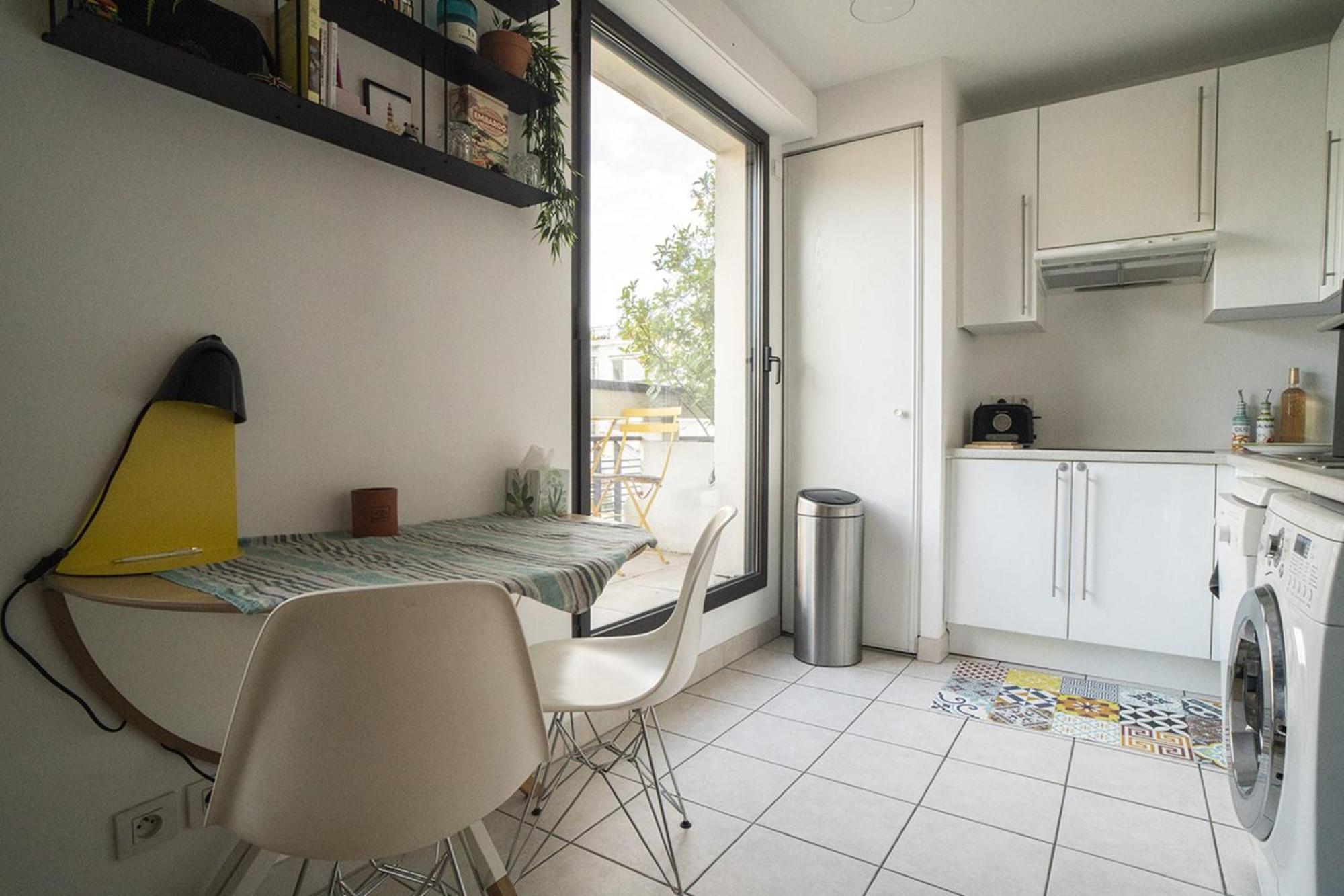 Bright 37m For 2 With Balcony In Paris!