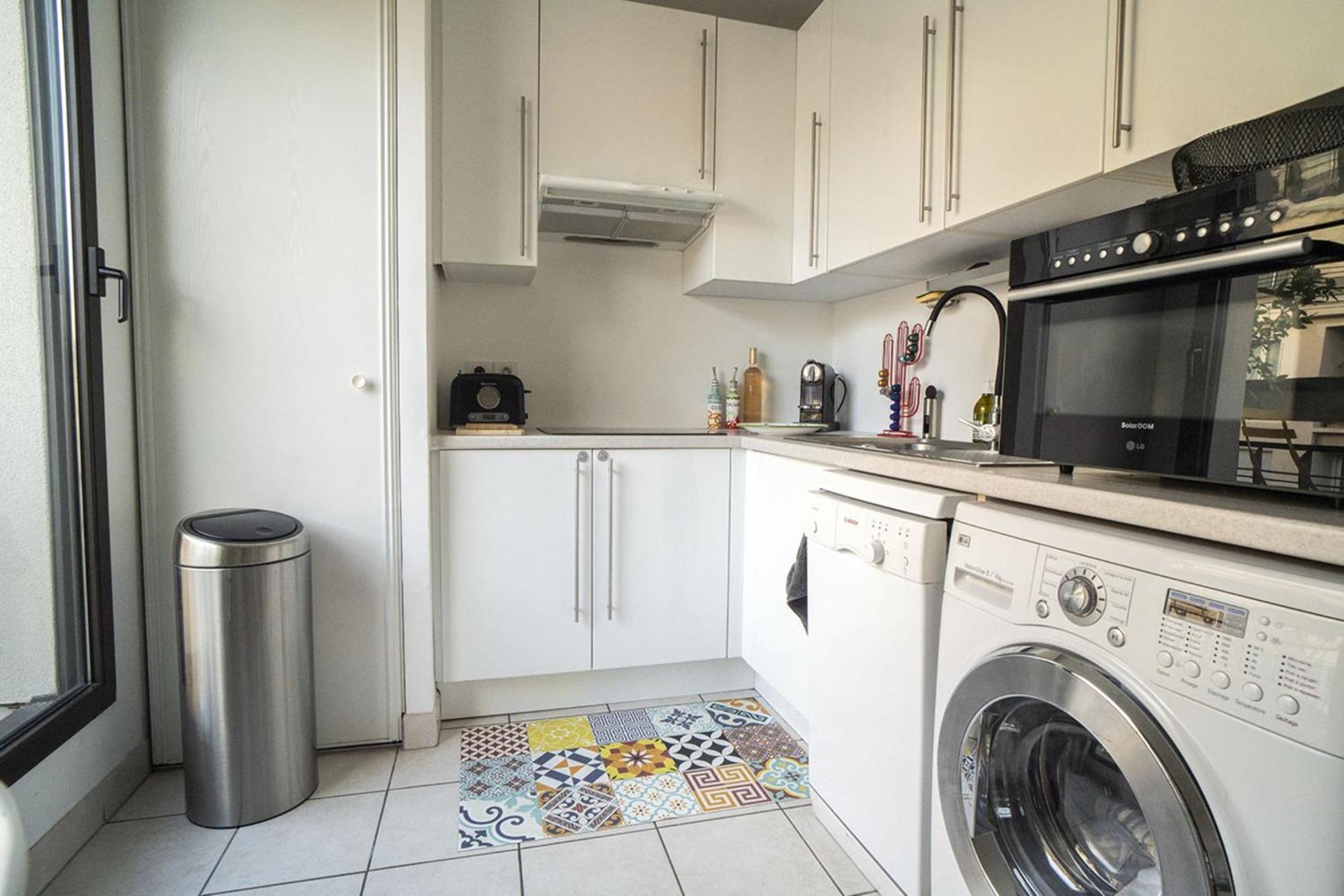 Bright 37m For 2 With Balcony In Paris! *