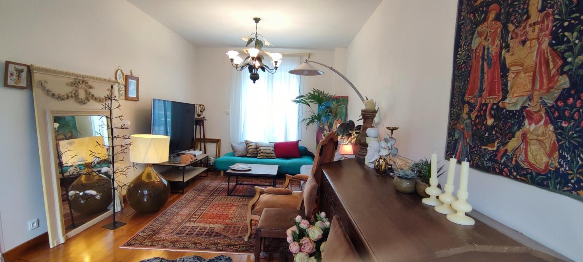 Authentic House Entier 1920's Metro Line 7 For Groups Paris