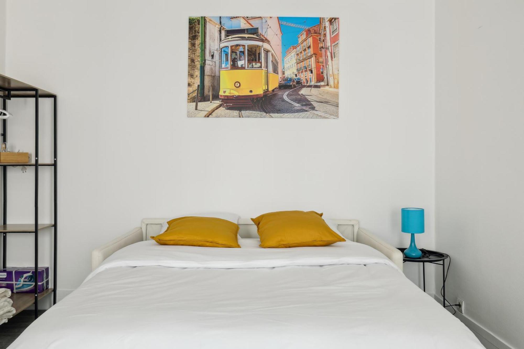 Chic And Comfortable Apart In Apartment Paris