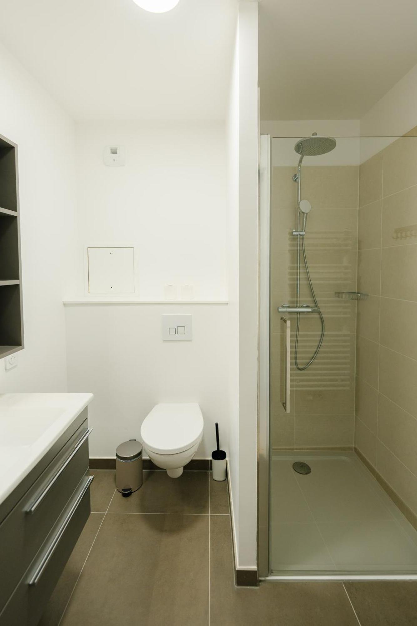 Confort Absolu A ,superbe Renove 7 Avec Salles De Bain Privatives * Paris