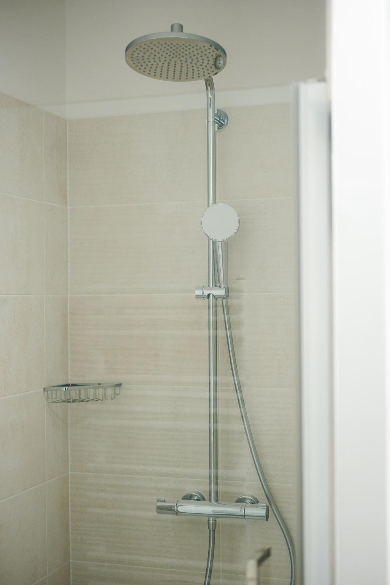 Apartment Confort Absolu A ,superbe Renove 7 Avec Salles De Bain Privatives *