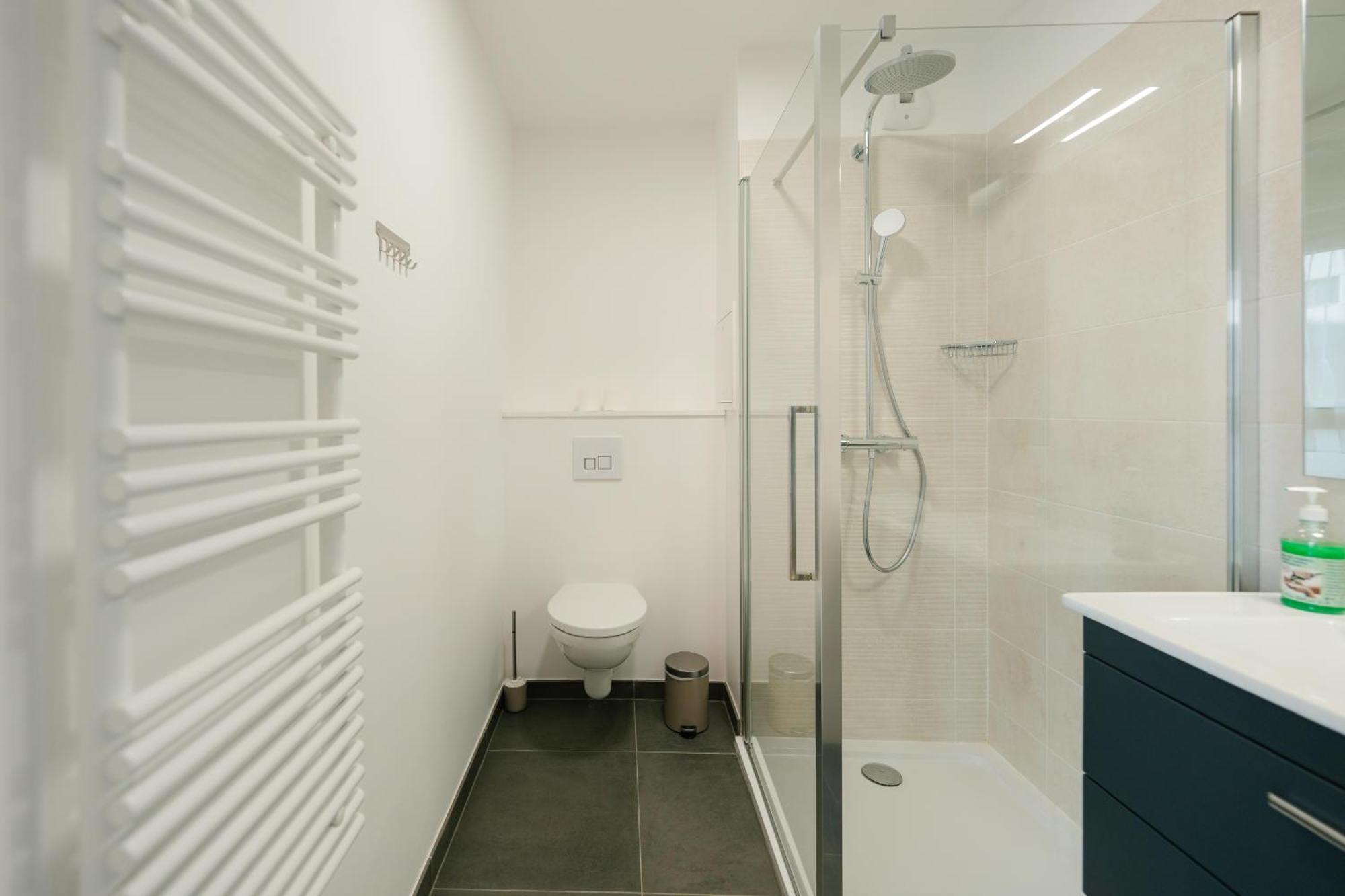 Confort Absolu A ,superbe Renove 7 Avec Salles De Bain Privatives