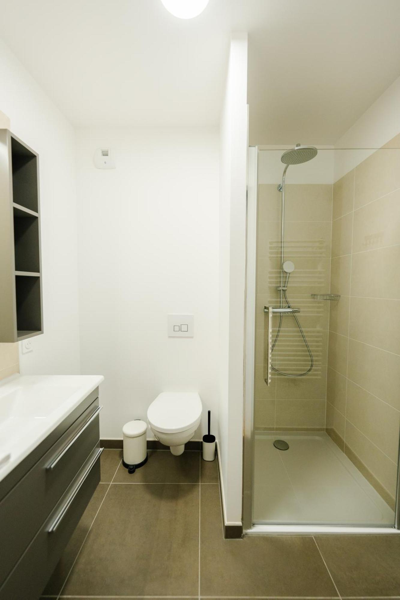 Confort Absolu A ,superbe Renove 7 Avec Salles De Bain Privatives Apartment Paris