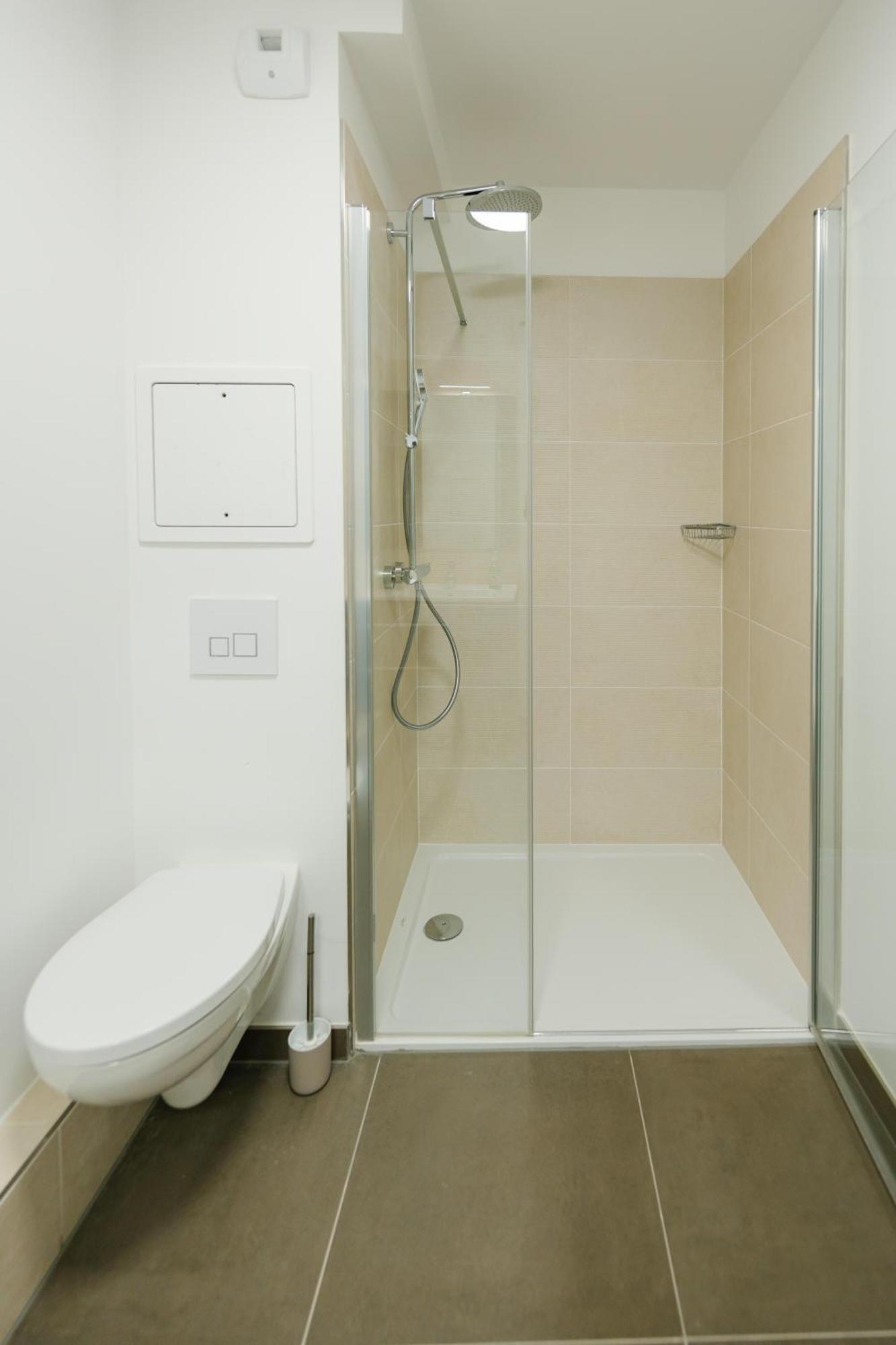 Confort Absolu A ,superbe Renove 7 Avec Salles De Bain Privatives *