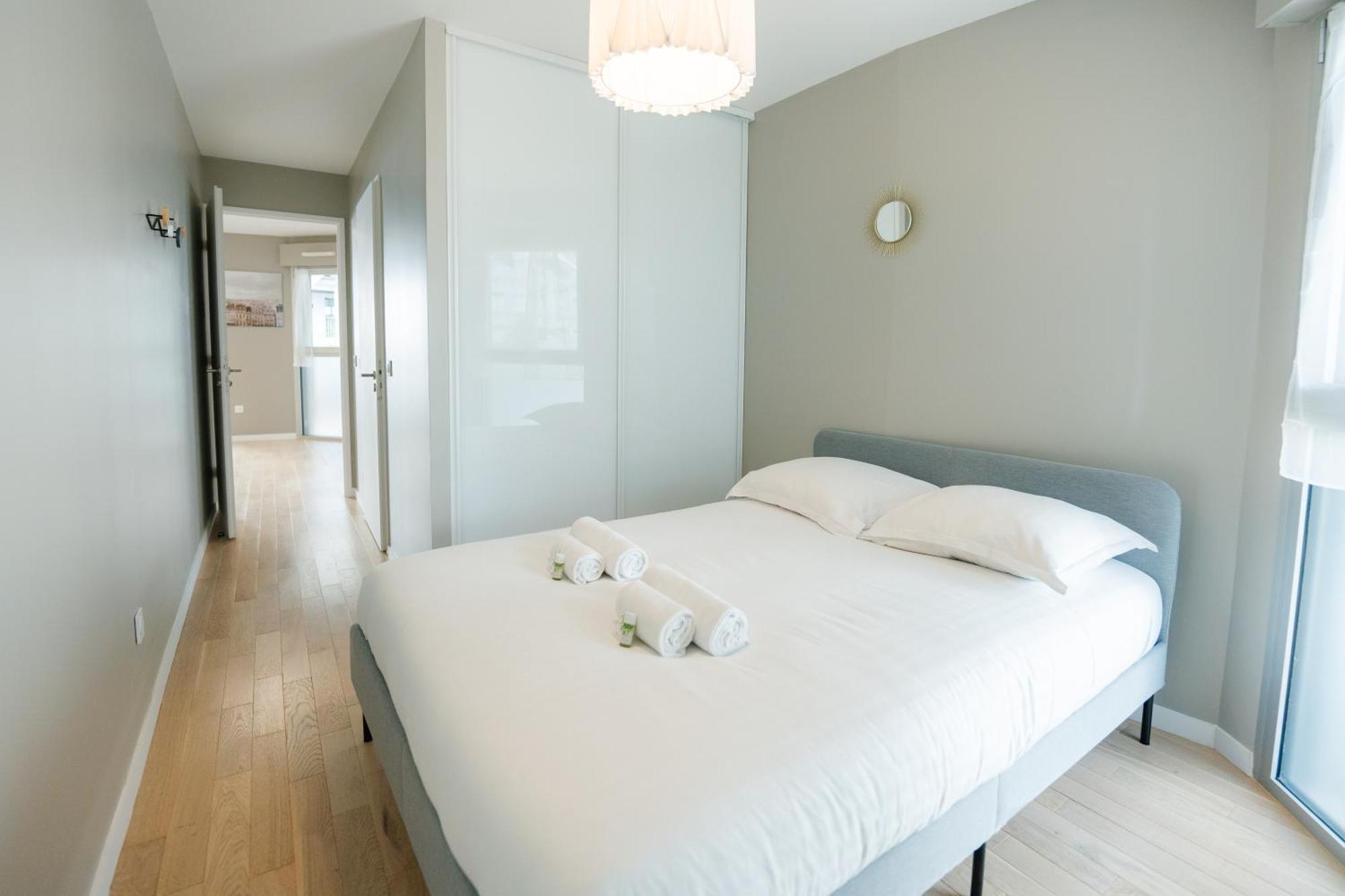 Apartment Confort Absolu A ,superbe Renove 7 Avec Salles De Bain Privatives *