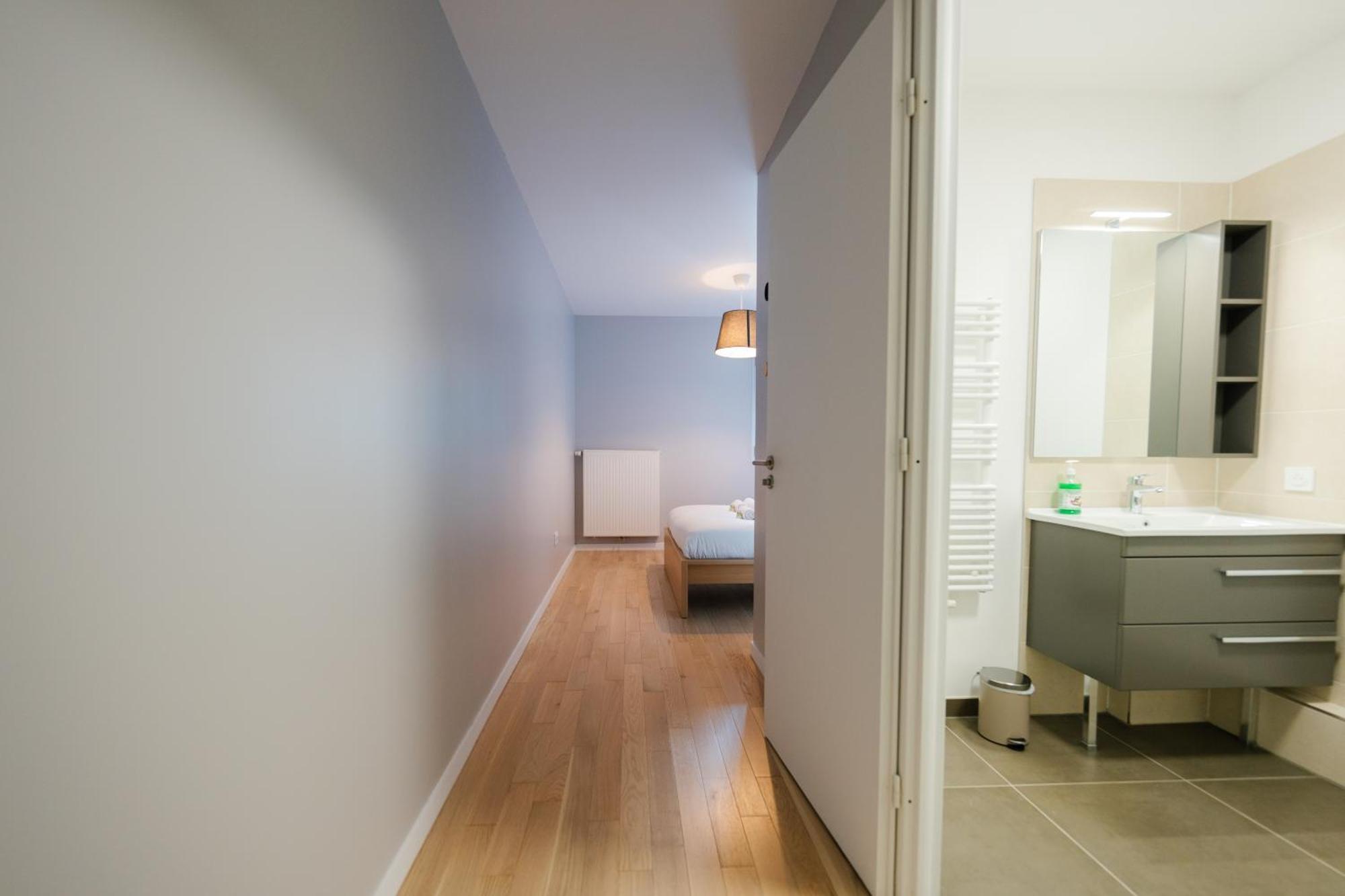 Confort Absolu A ,superbe Renove 7 Avec Salles De Bain Privatives * Paris