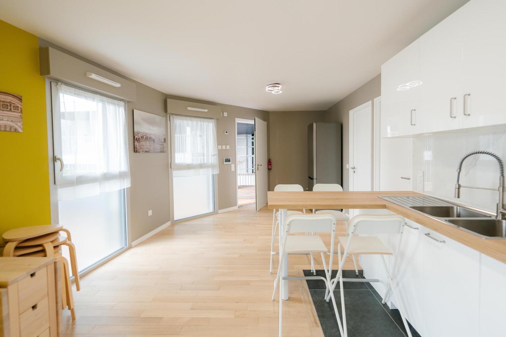 Confort Absolu A ,superbe Renove 7 Avec Salles De Bain Privatives Apartment