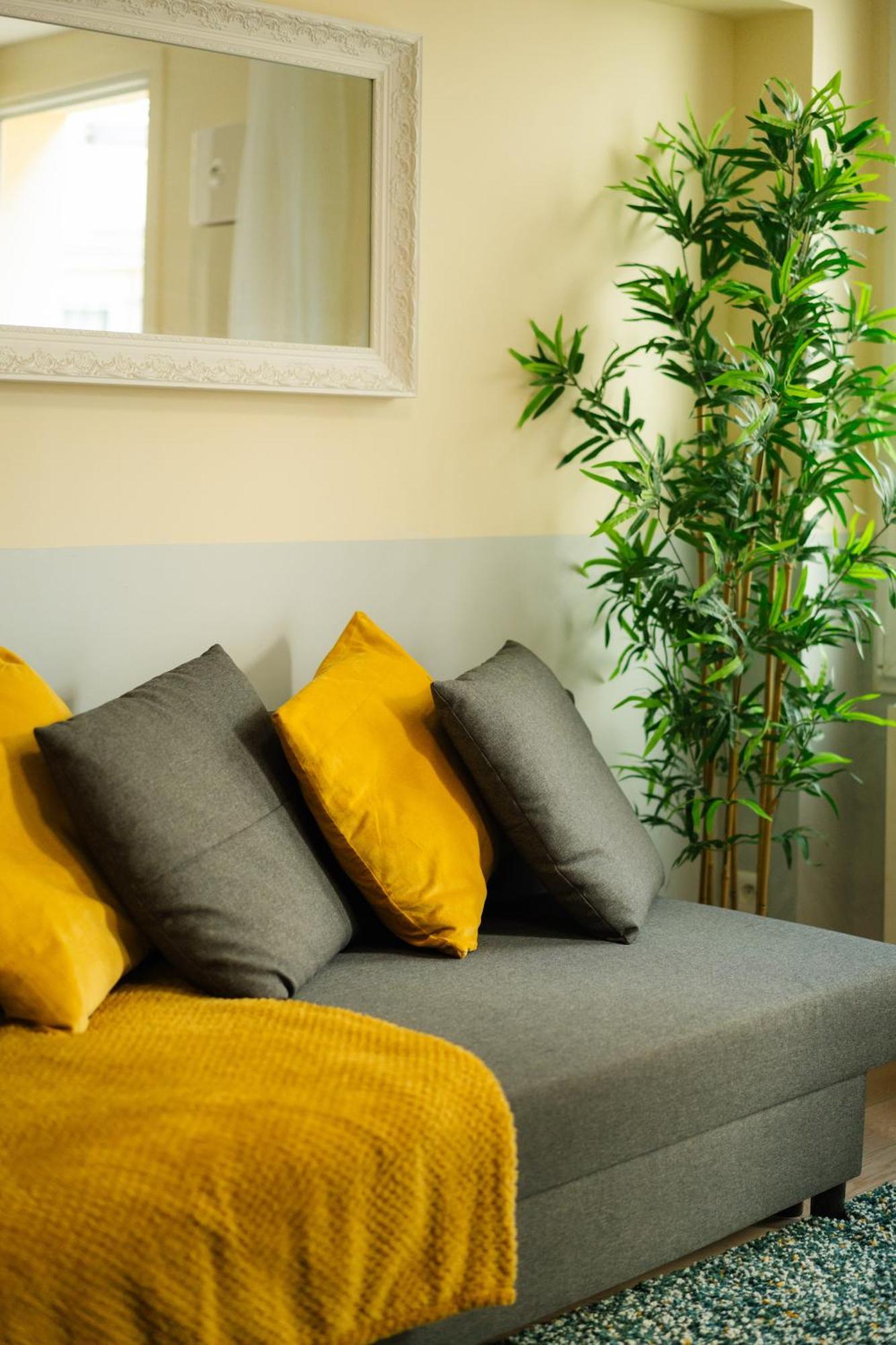 Beautiful Yellow Near Marais And Bastille Apartamento