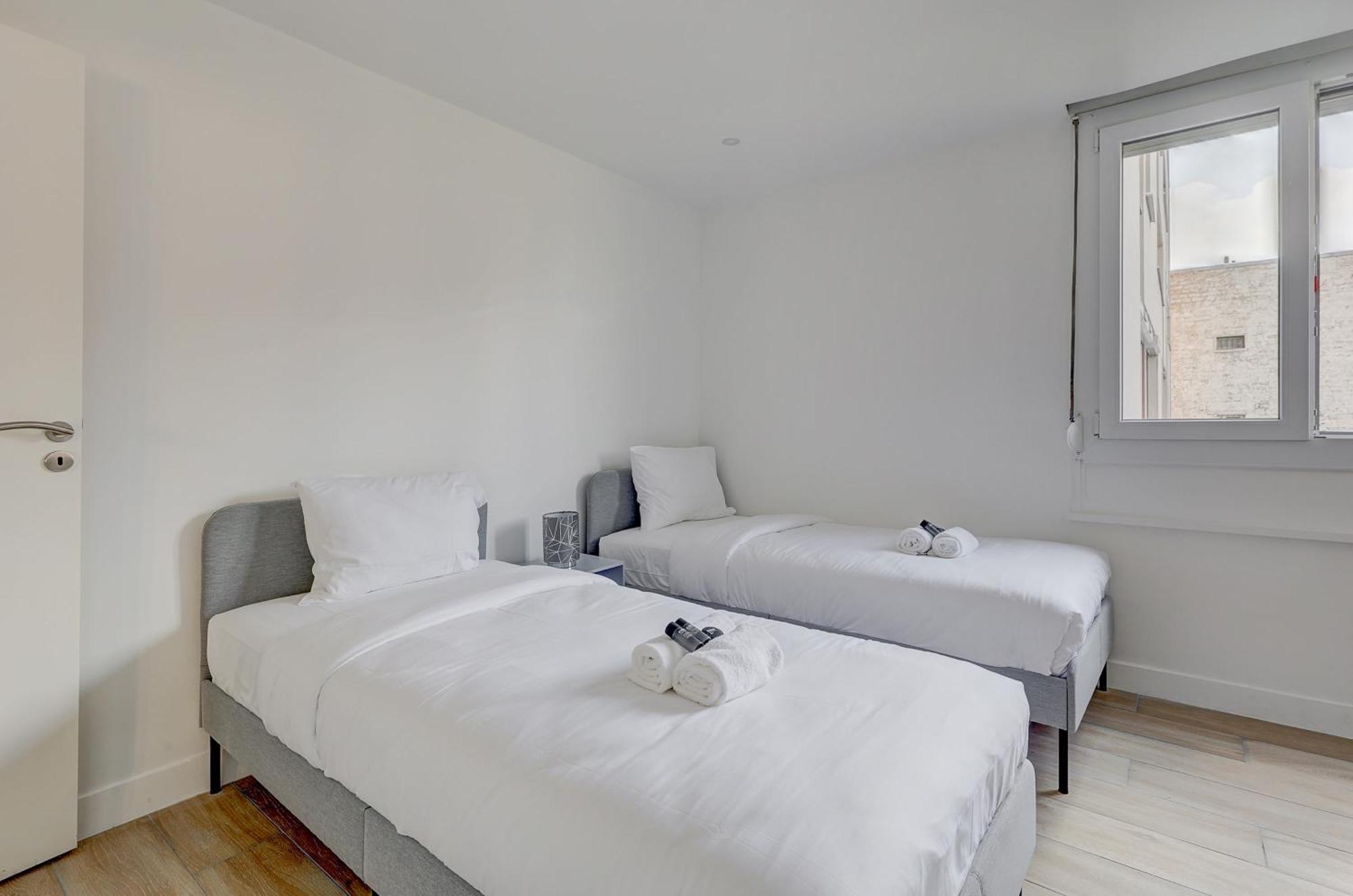 114 - Cozy In Buttes Chaumont Apartment Paris