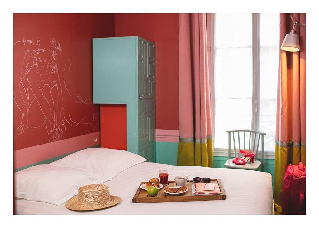 Crayon Hotel