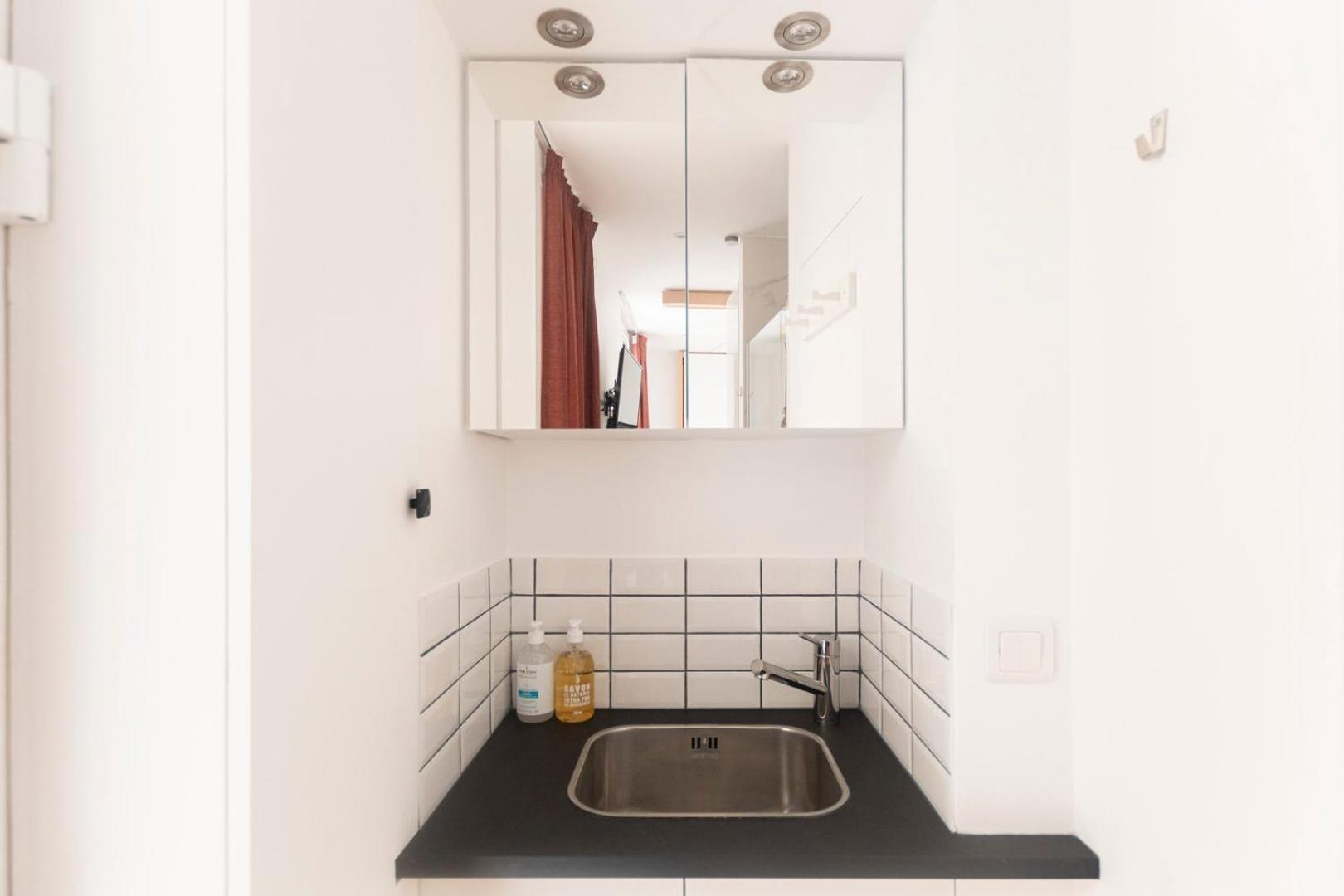 Super Mini - 2 Pax, Bed Paris