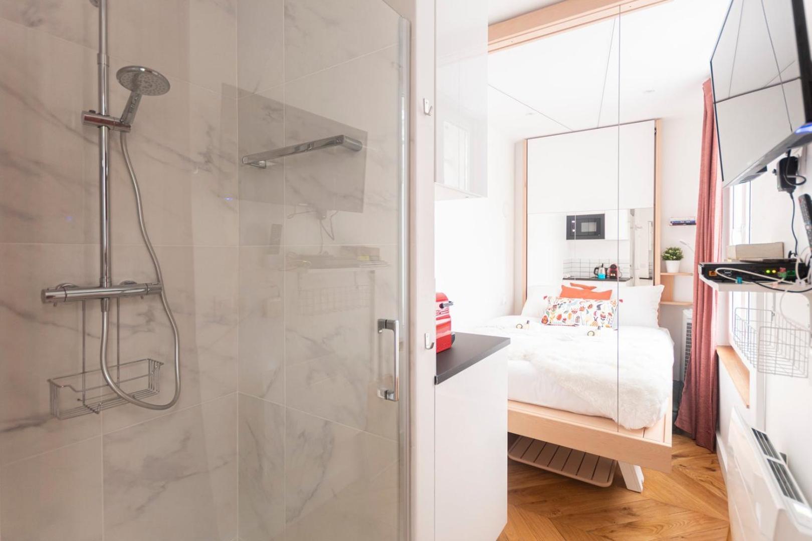 Super Mini - 2 Pax, Bed Apartment Paris