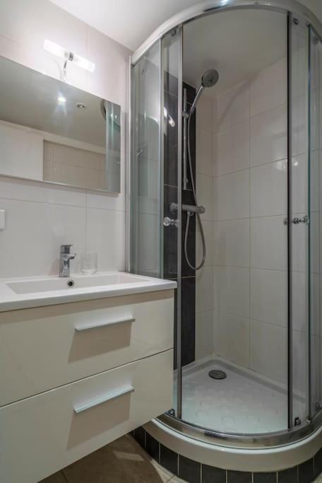 Avec Mezzanine #nation #voltaire Apartment *