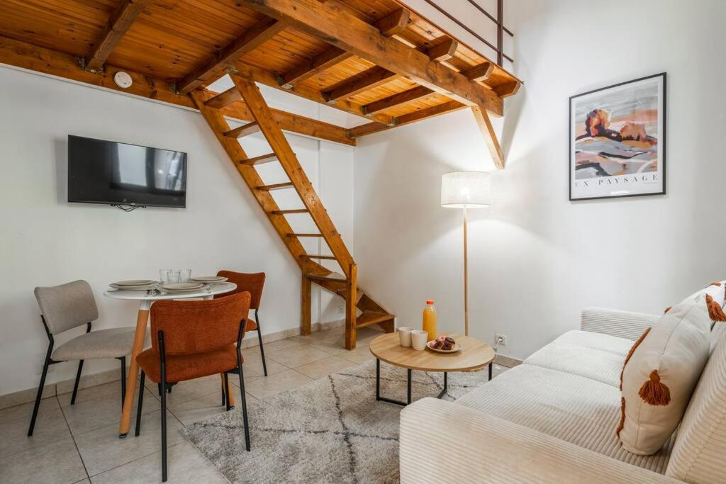 Avec Mezzanine #nation #voltaire Apartment *