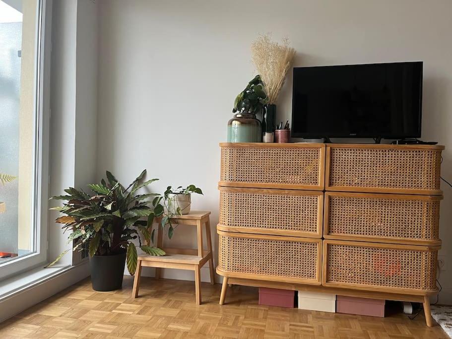 Confortable Studio Canal St Martin Apartamento Paris