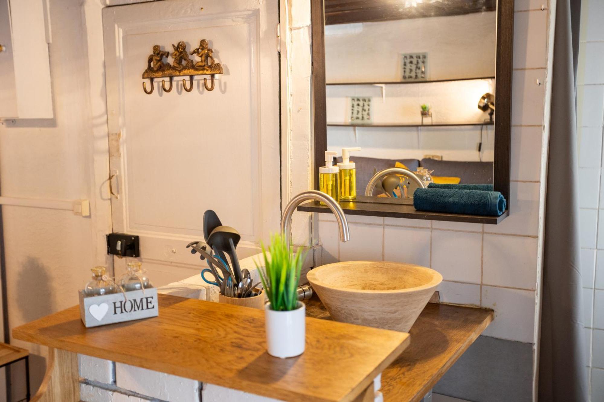 Studio Cosy Romantique En Plein Coeur De Apartamento *
