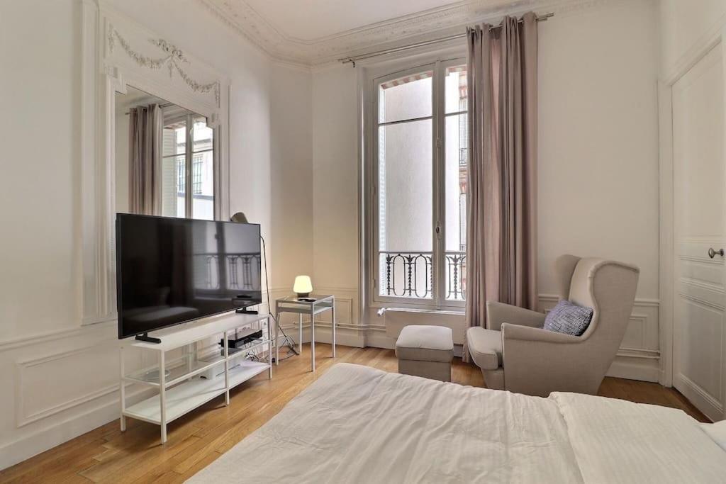 Appartement Luxury 3 Bedrooms Near Champs Elysees