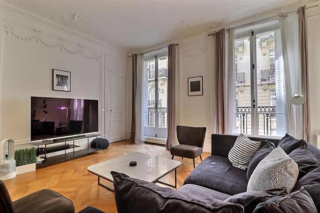 Appartement Luxury 3 Bedrooms Near Champs Elysees