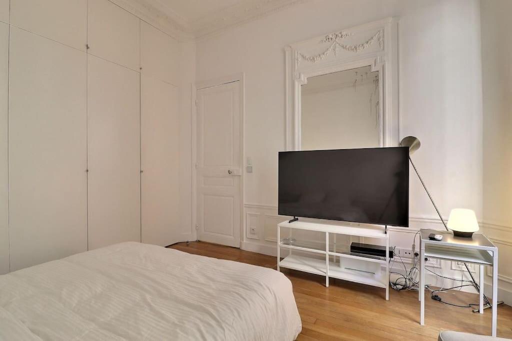 Appartement Luxury 3 Bedrooms Near Champs Elysees Paris