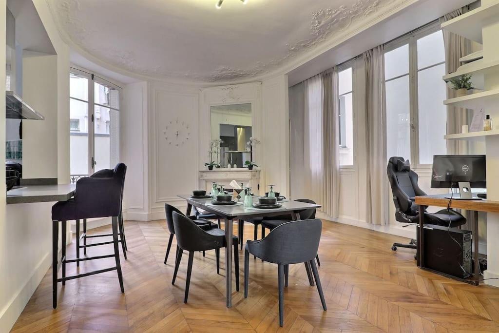 Apartment Luxury 3 Bedrooms Near Champs Elysees