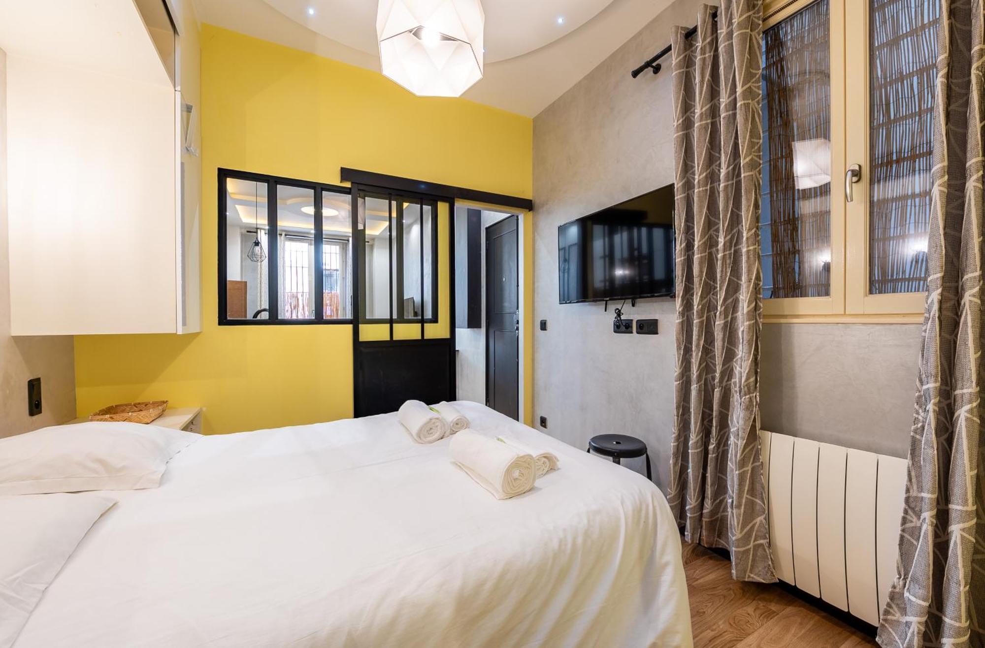 Full-equipped & Near To Subway Apartment *