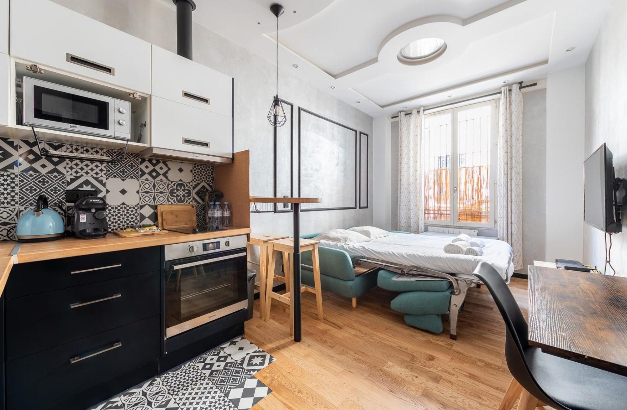 Full-equipped & Near To Subway Apartment